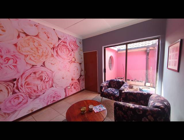 5 BEDROOM FREEHOLD FOR SALE IN LINMEYER